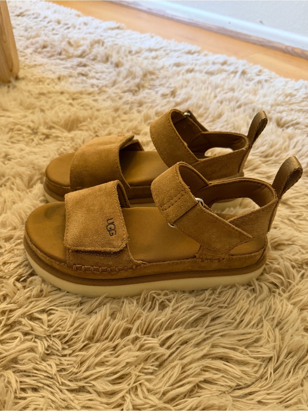 UGG Goldenstar Suede Platform Sandals - Picture 2 of 5
